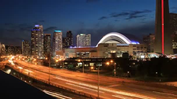 4K UltraHD Timelapse na Gardiner Expressway em Toronto, Canadá à noite — Vídeo de Stock