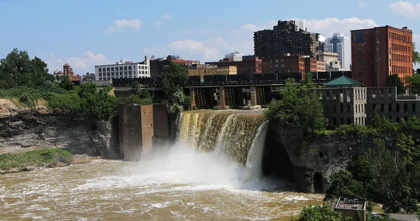 Weergave van de hoge watervallen in Rochester, New York — Stockfoto