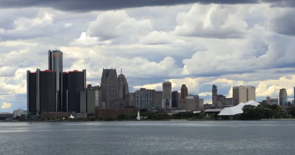 Skyline Детройт от Belle Isle в сумерках 4k — стоковое видео