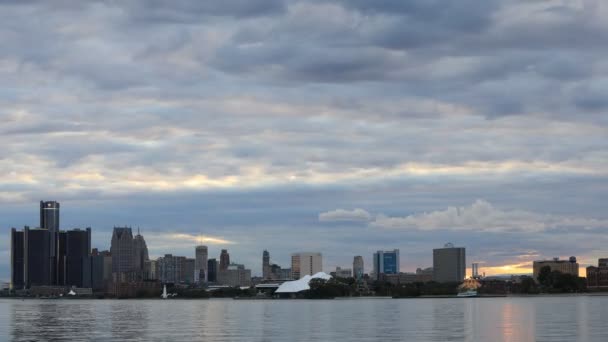 Timelapse de Detroit Skyline desde Belle Isle al atardecer 4K — Vídeo de stock