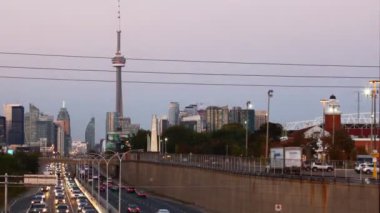 Gün gece timelapse expressway Toronto Skyline 4k tarafından için