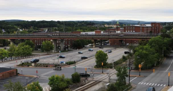 新罕布什尔州曼彻斯特市交通 4 k 的视图 — 图库视频影像