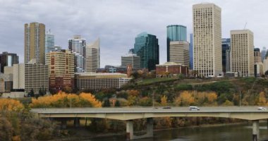 Edmonton şehir merkezinde sonbahar 4k