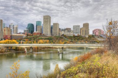 Edmonton cityscape renkli sonbahar Aspen'de ile