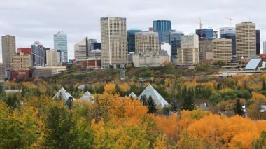 Edmonton, Kanada şehir merkezinde sonbahar, bir timelapse 4k