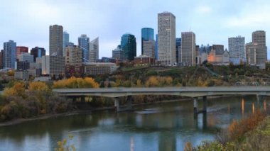 Sonbahar 4k Timelapse Edmonton, Kanada şehir merkezinde