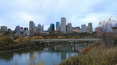 Timelapse Edmonton, Kanada şehir merkezinde düşmek 4k