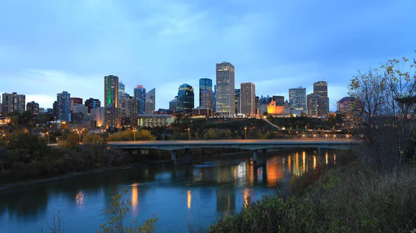 Edmonton, Kanada panoráma v noci — Stock fotografie