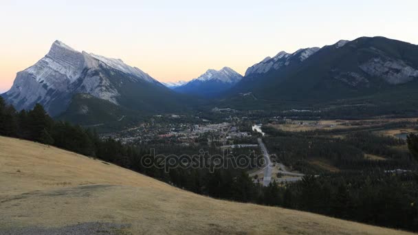 Dag till natt timelapse av Banff, Kanada 4k — Stockvideo