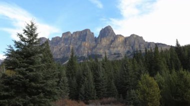 Timelapse Castle dağ Banff National Park, Alberta 4k