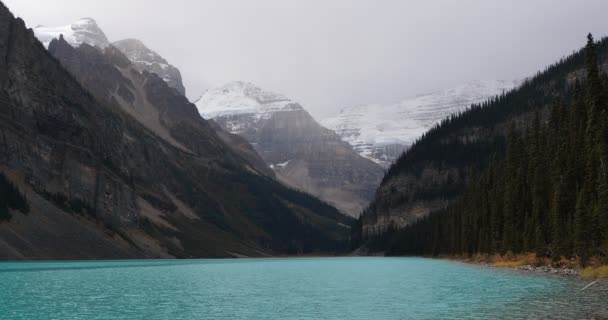 Pohled na Lake Louise v národním parku Banff, Alberta 4k — Stock video