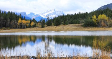 Dağ ve göl Bowman Vadisi Provincial Park, Amerika Birleşik Devletleri