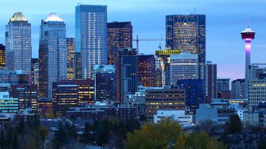 Calgary, Alberta manzarası Hava karardıktan sonra