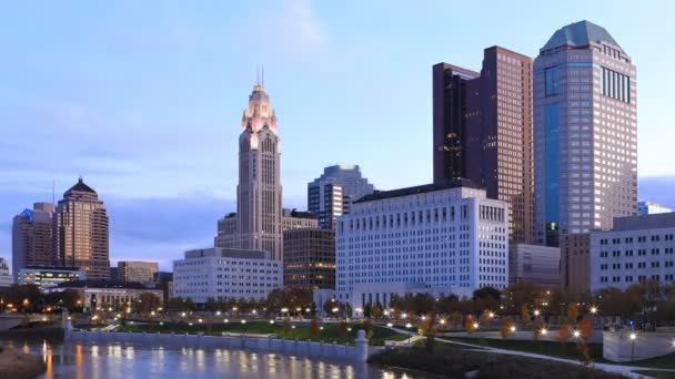 Timelapse Noche Día Columbus Ohio Skyline — Vídeo de stock