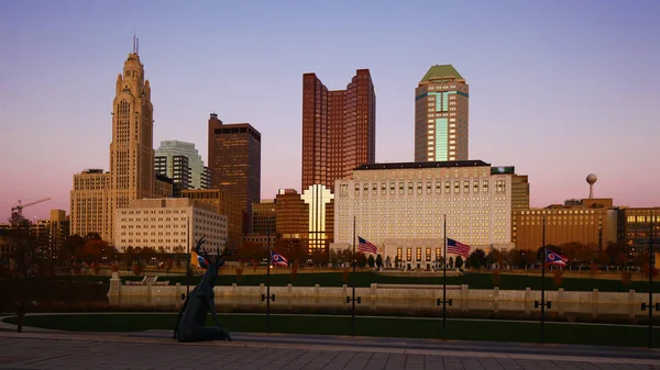Innenstadt in der Abenddämmerung in Columbus, ohio — Stockfoto