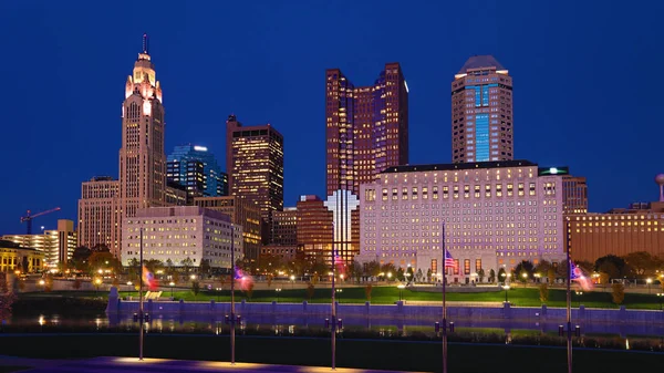 Skyline por la noche en Columbus, Ohio — Foto de Stock