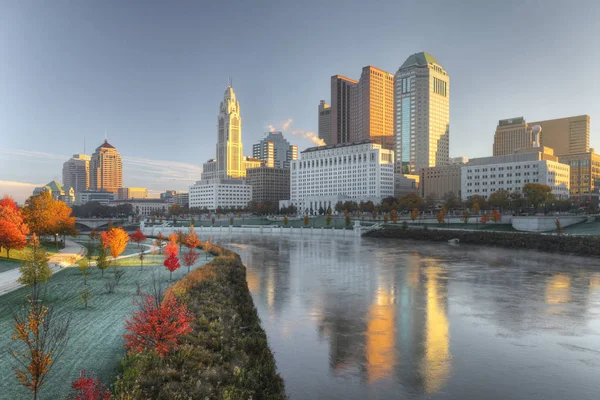 Columbus, Ohio skyline en un día claro de otoño — Foto de Stock