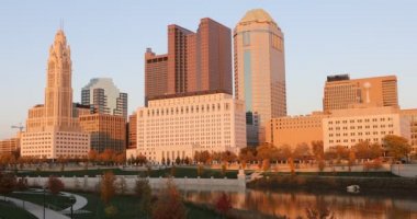 Columbus, Ohio manzarası 4k alacakaranlıkta