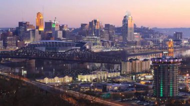 Cincinnati manzarası timelapse gece gün 4k için