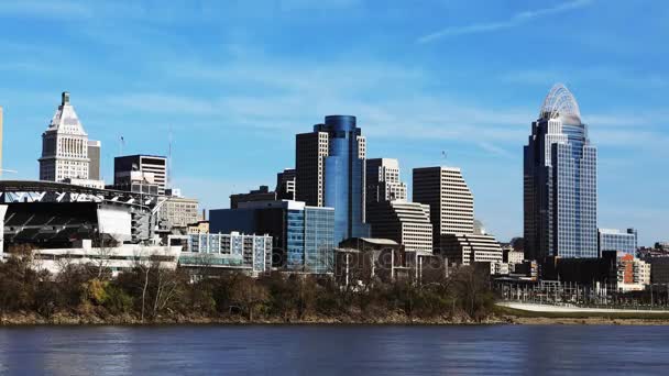 Zeitraffer Cincinnati Skyline Mit Dem Fluss Ohio — Stockvideo