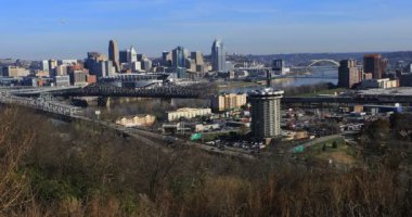 Cincinnati, Ohio manzarası trafik 4k ile görünümünü