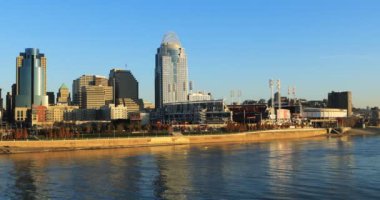 Ohio Nehri 4k ile Cincinnati manzarası görünümünü