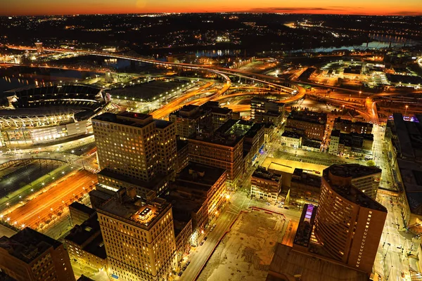 Ar de Cincinnati à noite — Fotografia de Stock