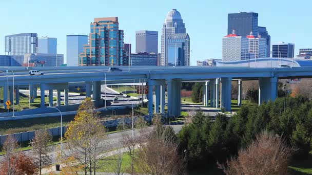 Timelapse Louisville Kentucky Con Tráfico Ocupado — Vídeos de Stock