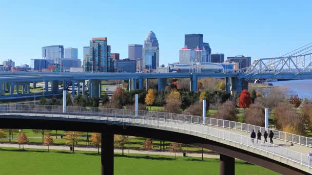 Timelapse Louisville Con Pasarela Peatonal — Vídeos de Stock