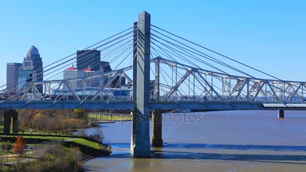 Timelapse Louisville Kentucky Och Jfk Bridge — Stockvideo