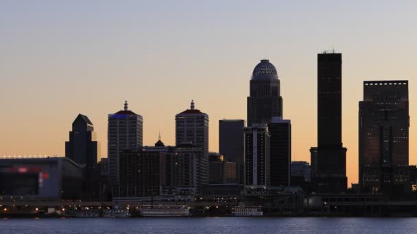 Timelapse Louisville Mientras Oscuridad Cae — Vídeo de stock