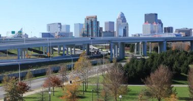 Yoğun trafik 4k ile Louisville görmek