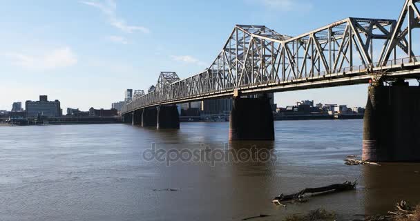肯尼迪大桥从印第安纳到路易斯维尔 肯塔基州4K — 图库视频影像