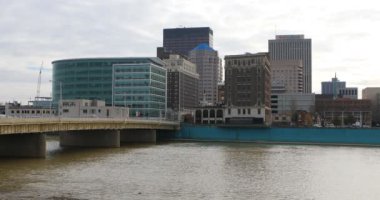 Dayton manzarası ile Miami River 4k görünümünü
