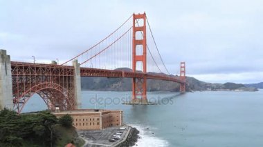 Güzel bir günde 4k Golden Gate Köprüsü'nün Timelapse