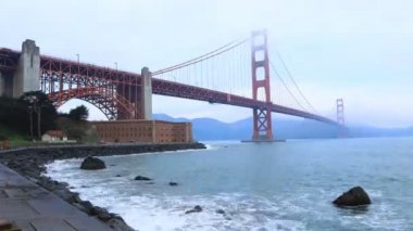 Timelapse sis 4 k aşağıdan Golden Gate Köprüsü