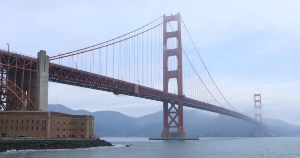 Vista Del Puente Golden Gate Niebla Ligera — Vídeo de stock