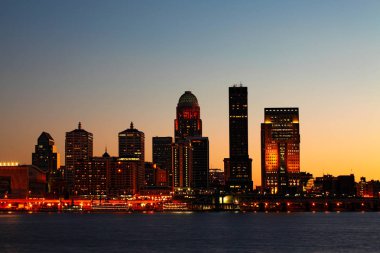 Ohio Nehri Louisville, Kentucky gece manzarası