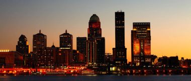 Louisville gece manzarası Ohio Nehri Panoraması