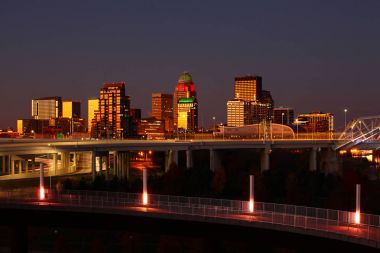 Louisville, Kentucky manzarası, gece