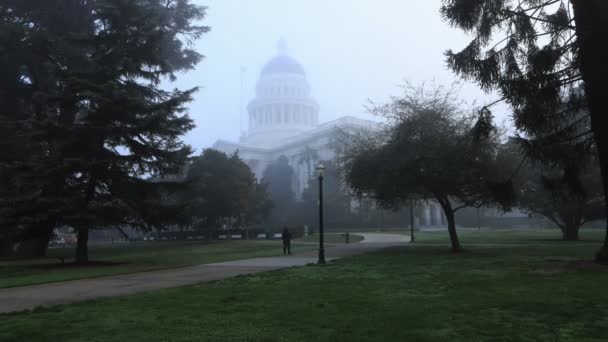 Timelapse Del Capitolio Del Estado Sacramento California Niebla — Vídeo de stock