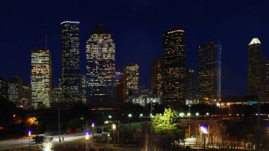 Houston, Texas manzarası Hava karardıktan sonra