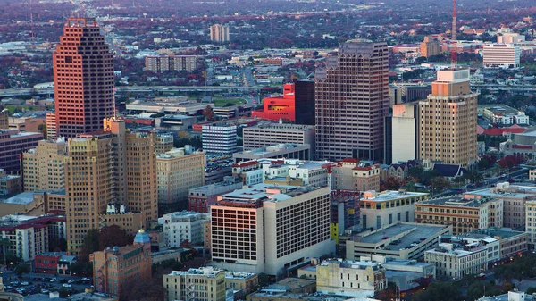 Luchtfoto van San Antonio, Texas city center in schemerlicht — Stockfoto