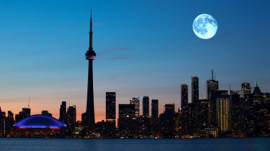 Dolunay Toronto Kanada yükselip