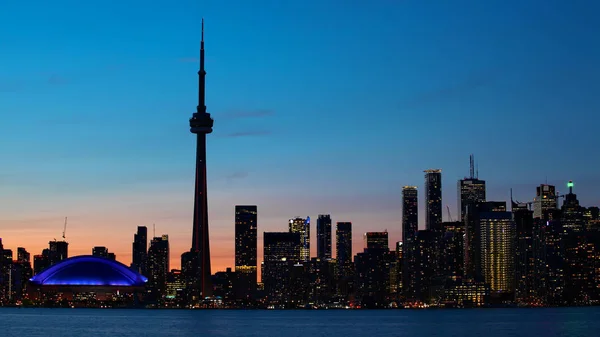 Downtown Toronto, Canada in de schemering — Stockfoto