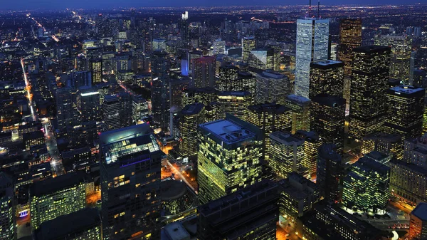 Aérea del centro de Toronto, Canadá centro de la ciudad por la noche — Foto de Stock