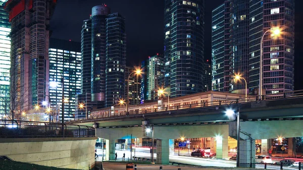 Vista nocturna de la autopista centro de Toronto — Foto de Stock