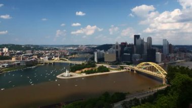 Pittsburgh şehir merkezindeki 4k Timelapse anteni
