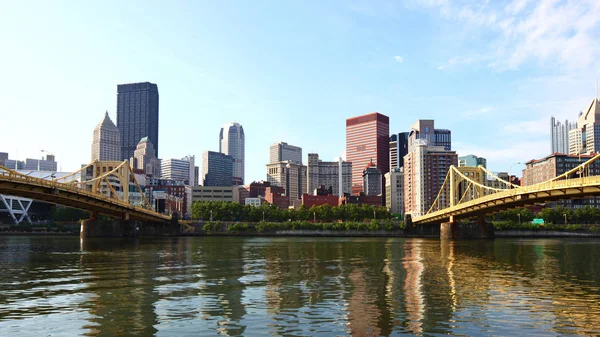 Pittsburgh Pennsylvania Entre Dos Puentes — Foto de Stock