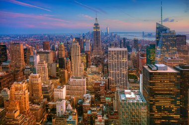 Manhattan renkli alacakaranlık sahnede